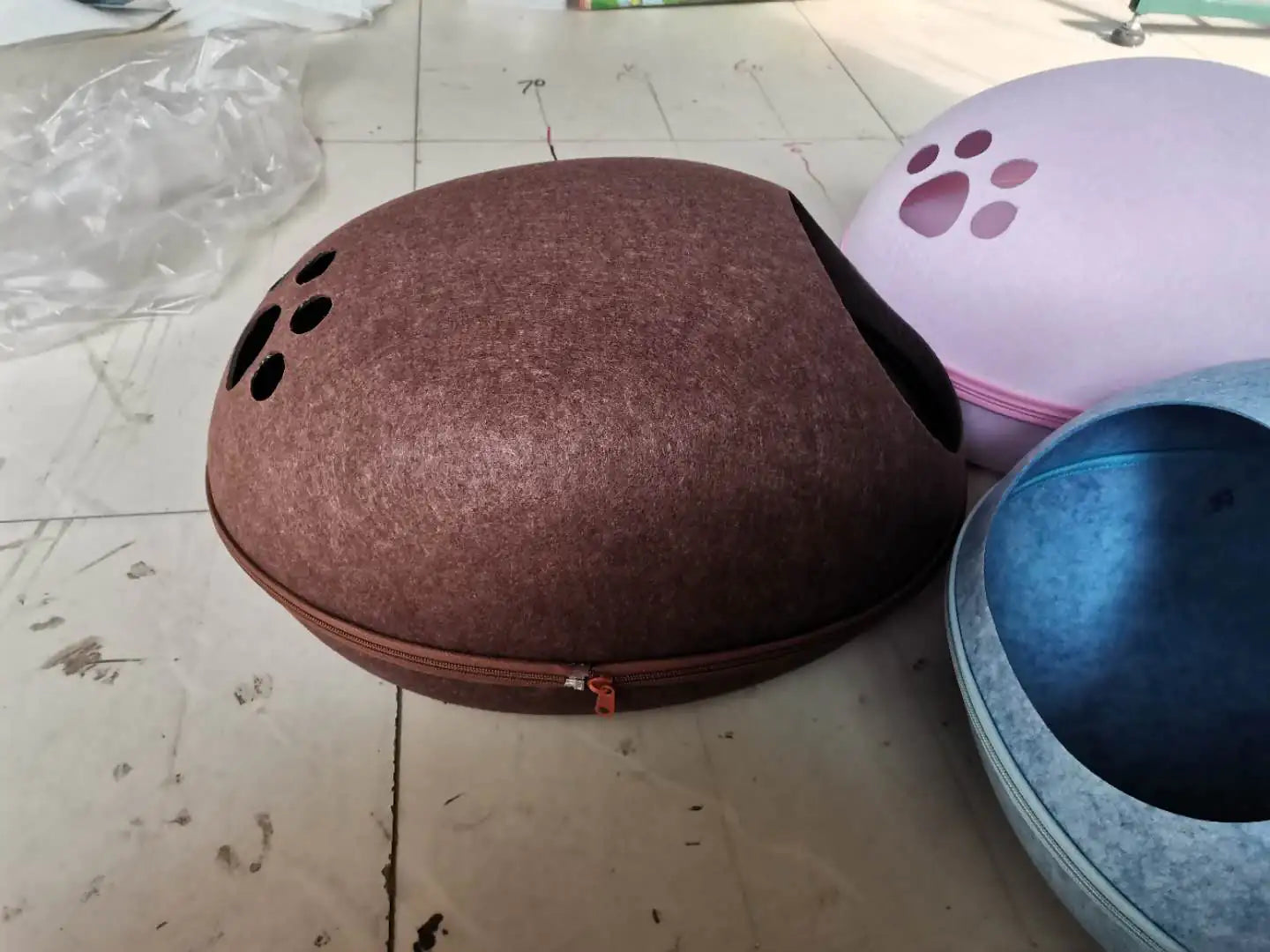 Washable Felt Cat Cave with Semi-Closed Design